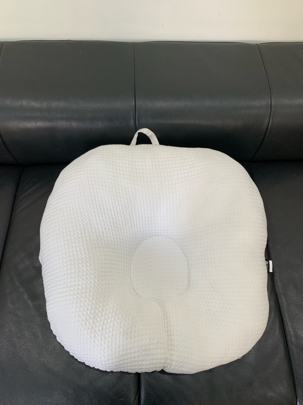 Gối chống trào ngược Rototo bebe vải air mesh waffle màu trắng (còn túi đựng hãng) - Ảnh 2