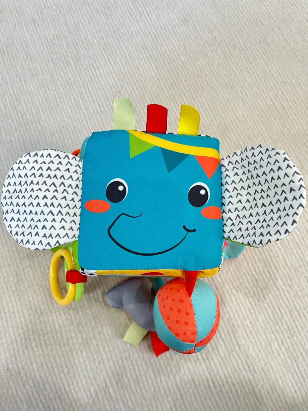 Đồ chơi khám phá Peek&Seek Sensory Discovery Cube Infantino - Ảnh 6