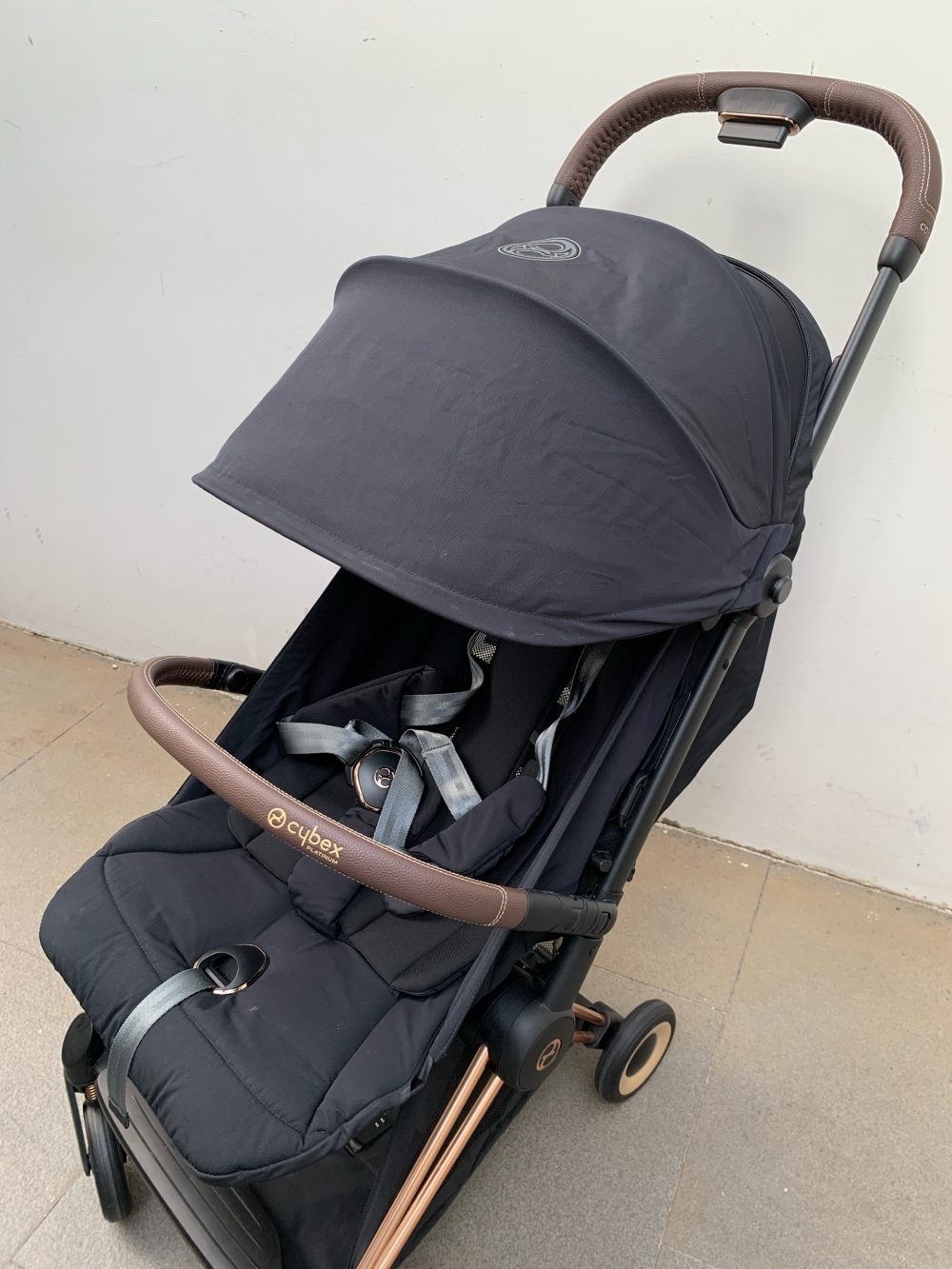 Xe đẩy gấp gọn Cybex Platinum Coya khung rosegold màu Sepia black kèm cup holder, áo mưa, túi vải đựng - Ảnh 29