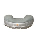 Gối hỗ trợ cho bé bú Ergobaby pillow màu moonlight grey