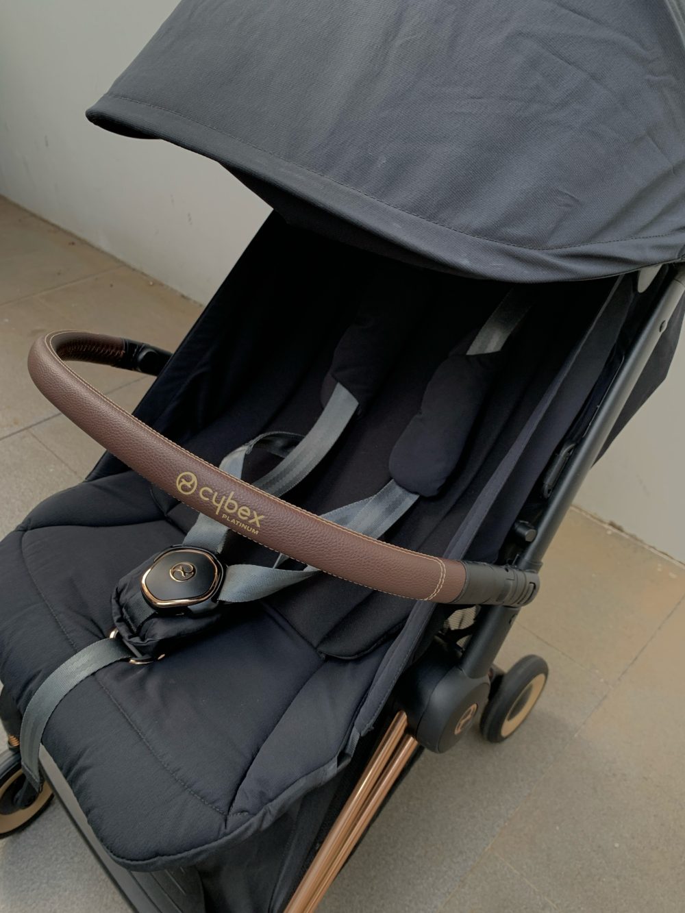 Xe đẩy gấp gọn Cybex Platinum Coya khung rosegold màu Sepia black kèm cup holder, áo mưa, túi vải đựng - Ảnh 26
