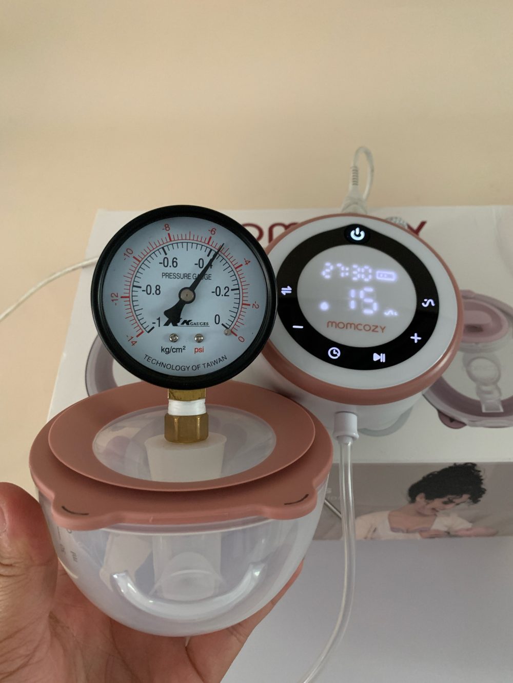 Máy hút sữa Momcozy V1 pro cup hồng (kèm bộ 2 cup + dây thay thế) - Ảnh 6
