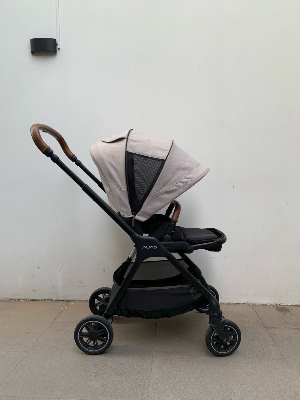 Xe đẩy Nuna Triv màu be khung đen (0-22kg~4y) - Ảnh 2