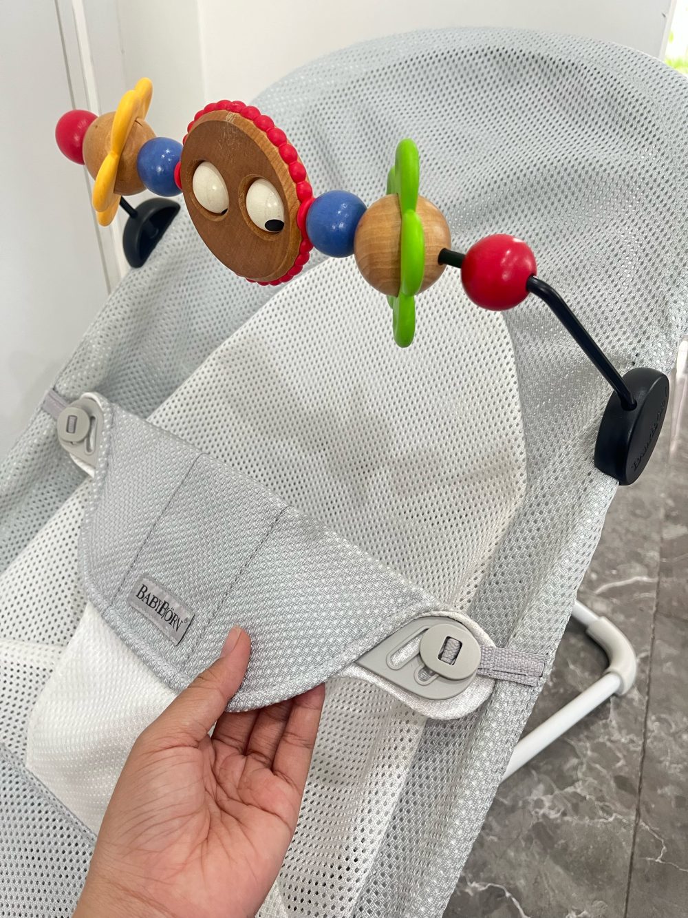 Ghế rung Baby Bjorn vải lưới mesh (kèm thanh đồ chơi, còn túi đựng) - Ảnh 6