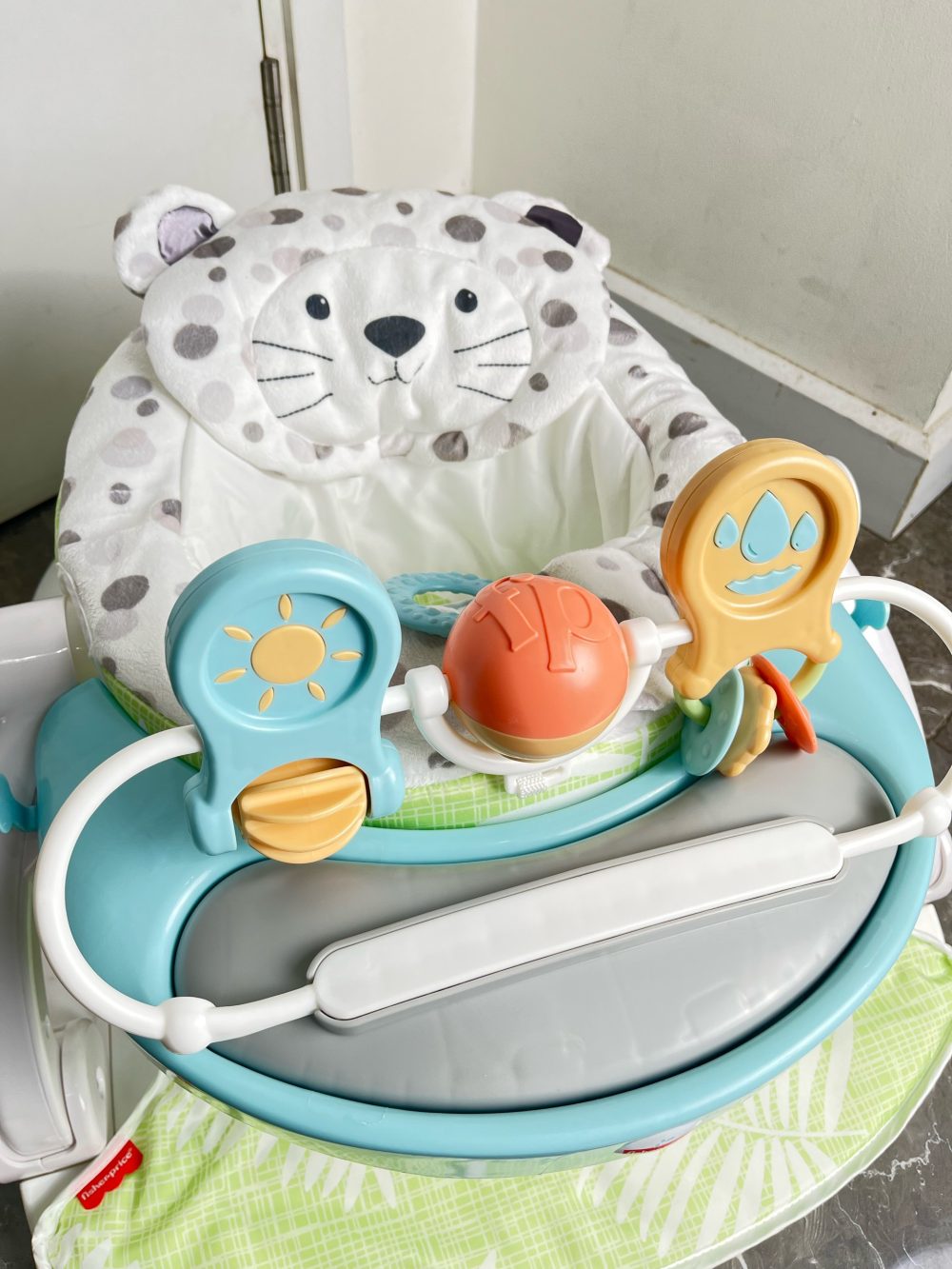 Ghế tập ngồi & ăn dặm Fisher Price 3in1 Hoạ tiết báo trắng ( tối đa 11kg3) - Ảnh 7