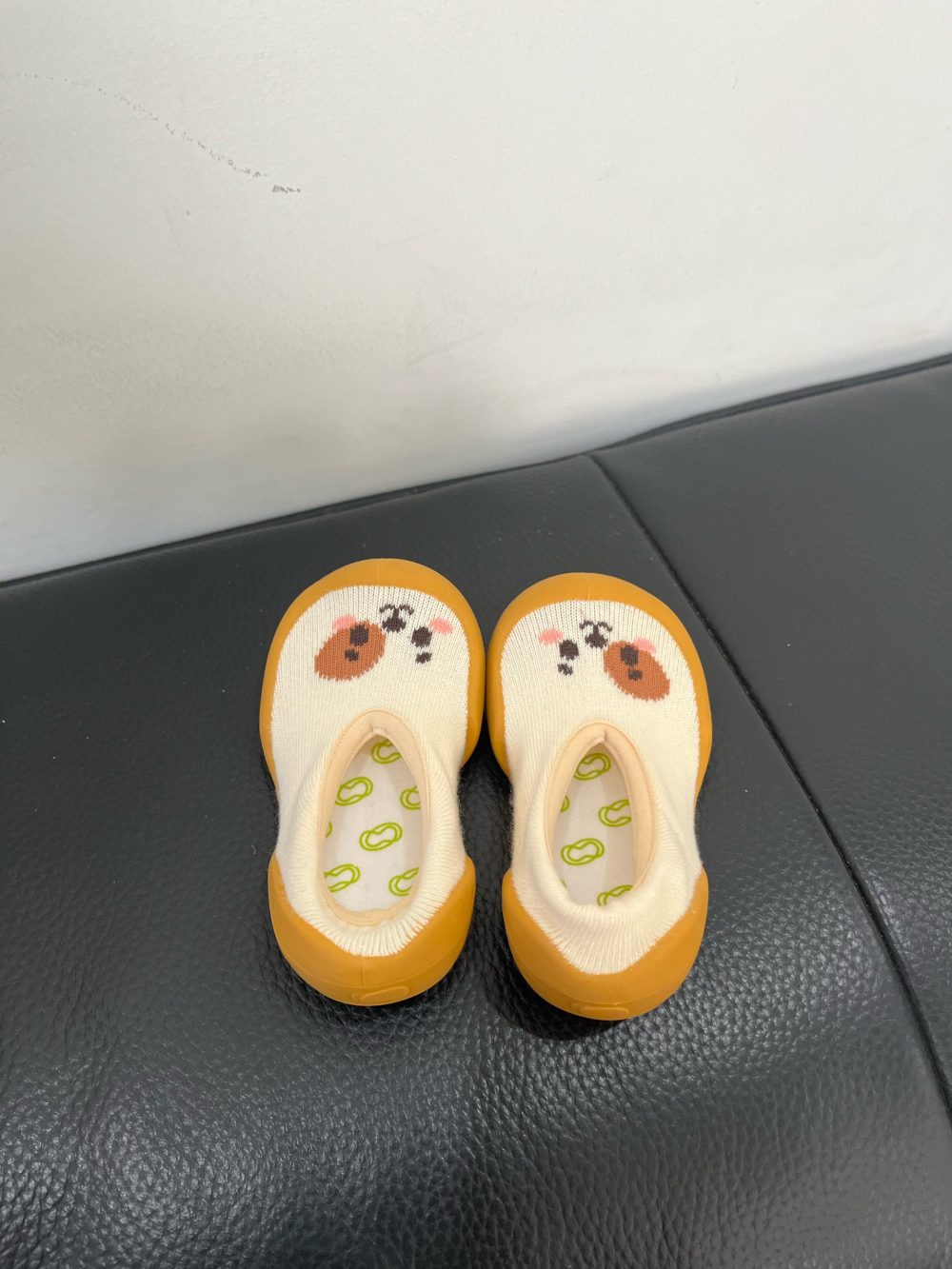 Giày công thái học trẻ em Ggomoosin hoạ tiết gấu vàng ( size: 125, lòng chân 11->12cm) - Ảnh 5