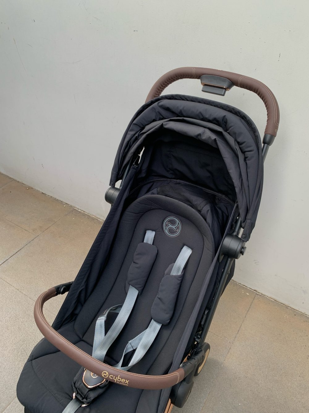 Xe đẩy gấp gọn Cybex Platinum Coya khung rosegold màu Sepia black kèm cup holder, áo mưa, túi vải đựng - Ảnh 31