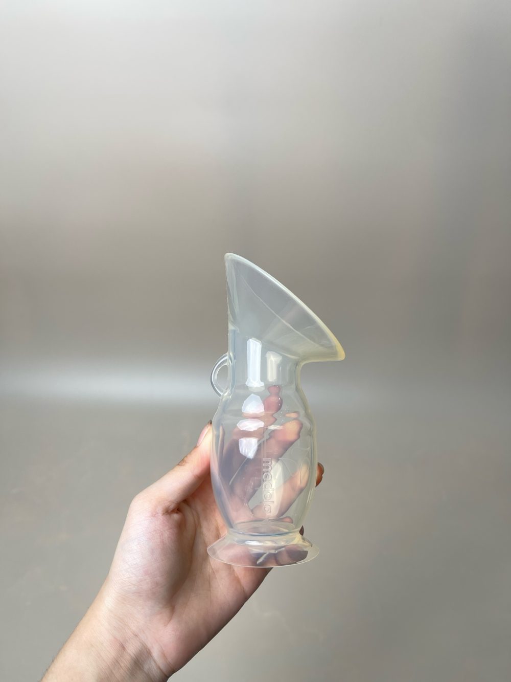 Set Cốc hứng sữa Medela và hộp miếng lót thấm sữa Pigeon 30 miếng. - Ảnh 12