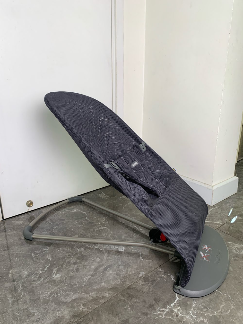 Ghế rung Baby Bjorn Bouncer Bliss màu dark grey frame vải mesh lưới (3,5-13kg/0-2y) - Ảnh 2