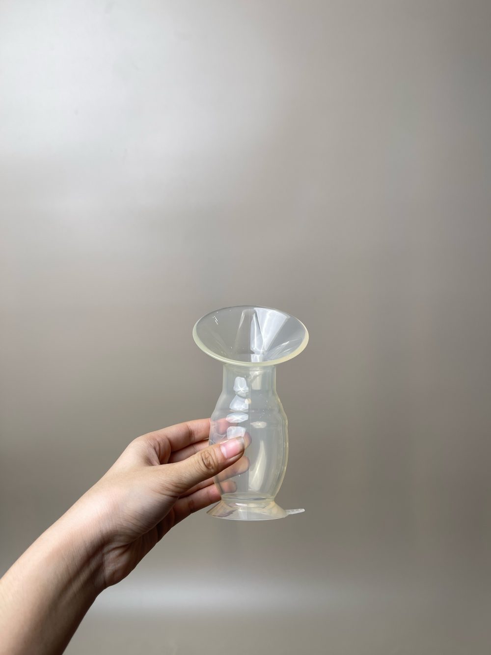 Set Cốc hứng sữa Medela và hộp miếng lót thấm sữa Pigeon 30 miếng. - Ảnh 8