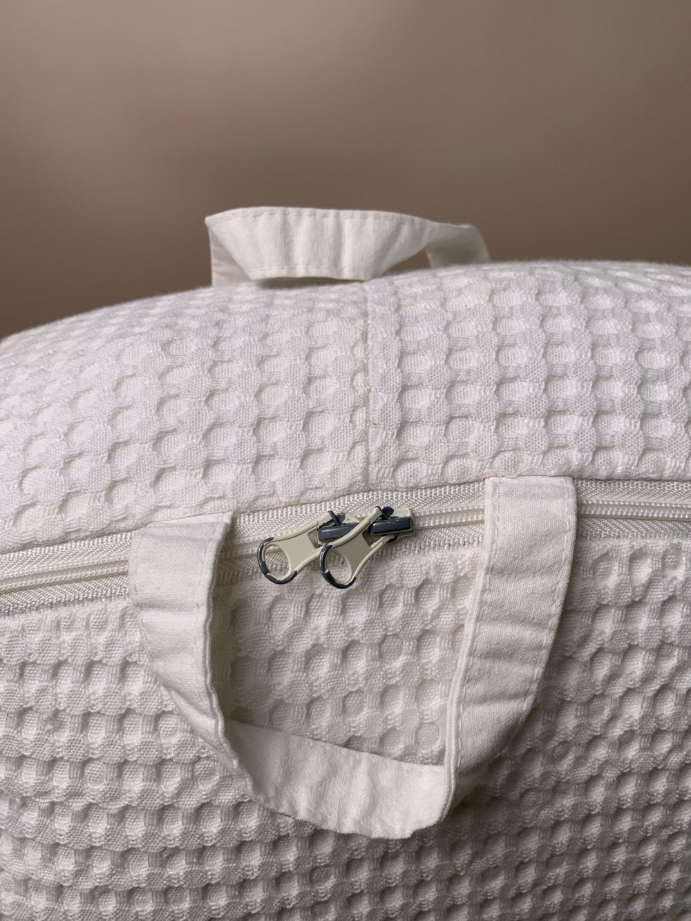 Gối chống trào Rototo bebe vải Airmesh hoạ tiết gấu nâu (kèm túi đựng) - Ảnh 8