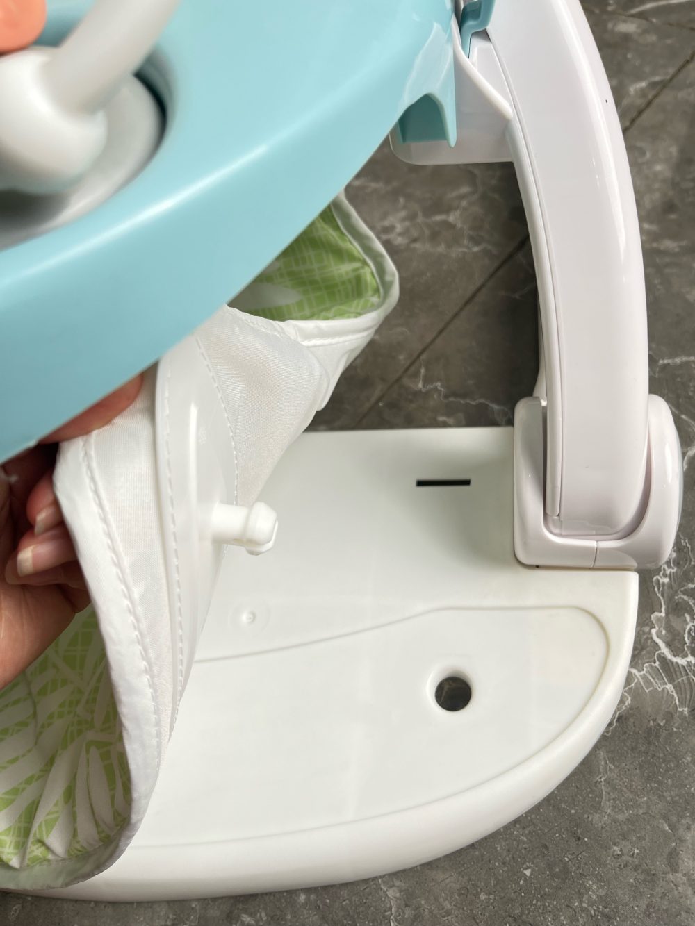 Ghế tập ngồi & ăn dặm Fisher Price 3in1 Hoạ tiết báo trắng ( tối đa 11kg3) - Ảnh 6