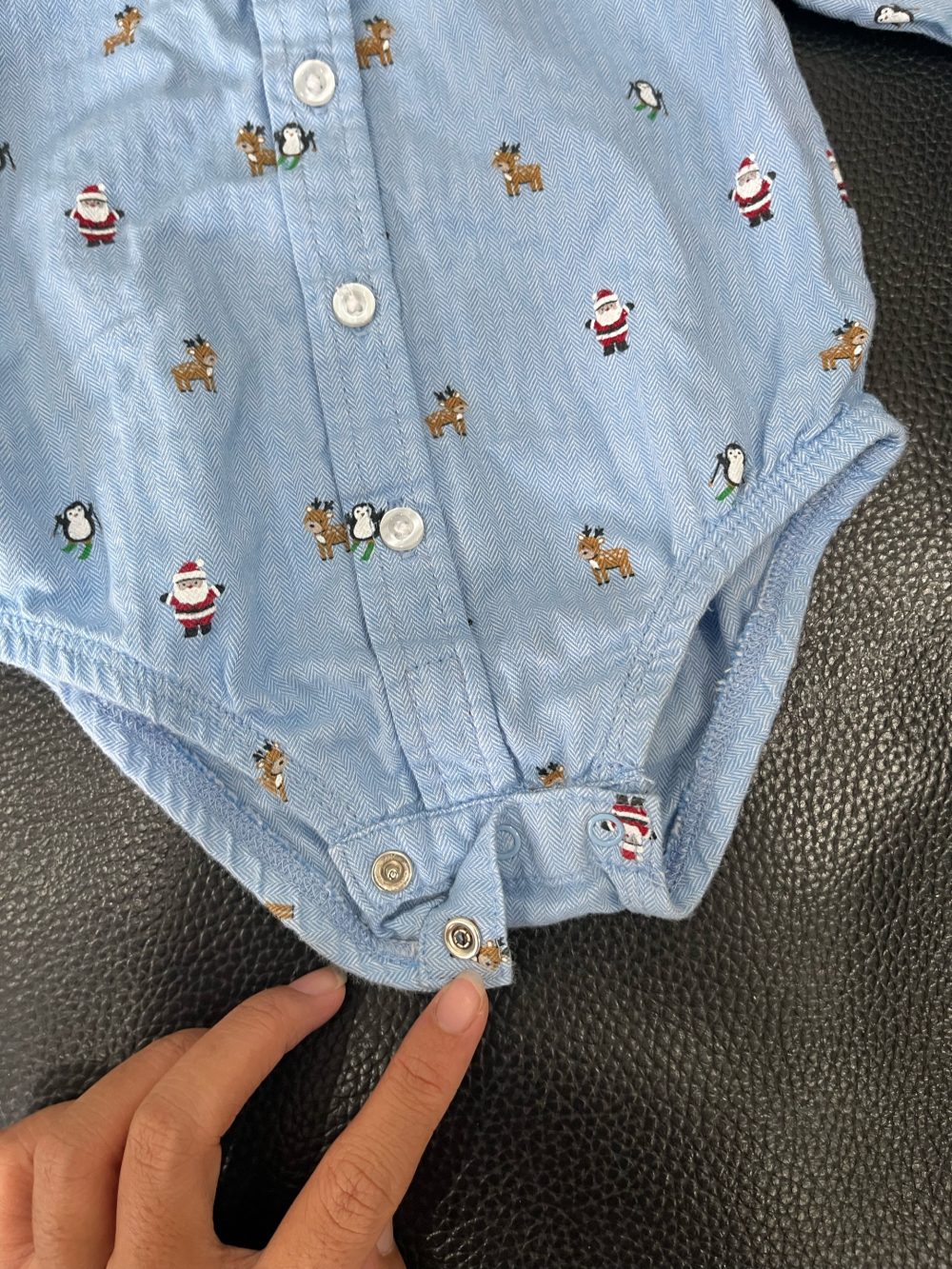 Bộ boduysuit Little me màu xanh hoạ tiết giáng sinh ( size: 3m) Tặng kèm áo Tape À L’oeil ( size: 6m) - Ảnh 11