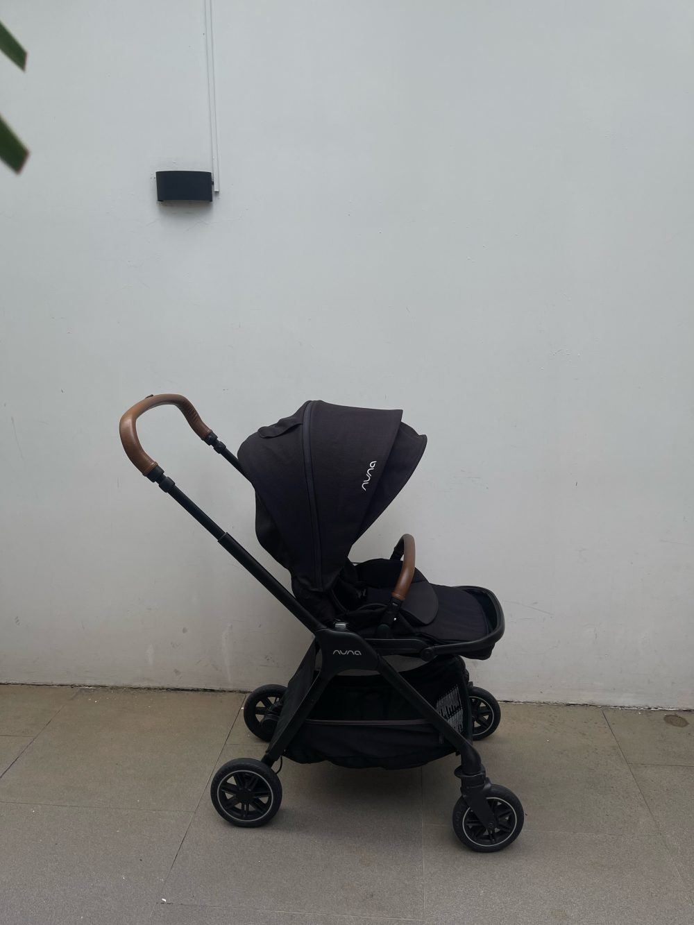 Xe đẩy Nuna Triv màu đen (0->4y, tối đa 22kg) - Ảnh 2