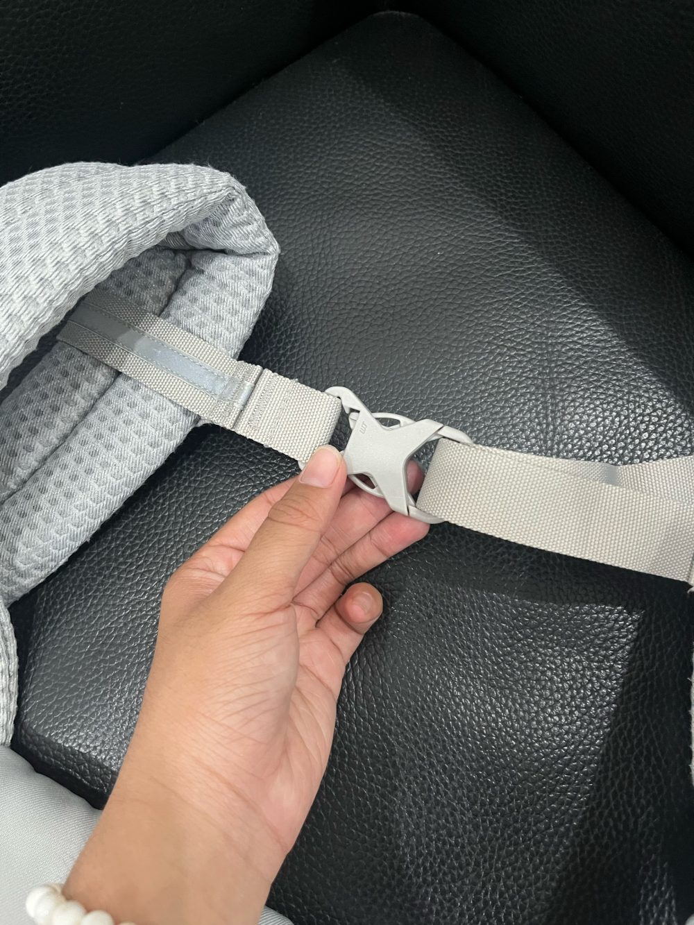 Địu Ergobaby Omni Breeze, Pearl Grey ( 0m-> 20kg, tặng kèm yếm địu) - Ảnh 3