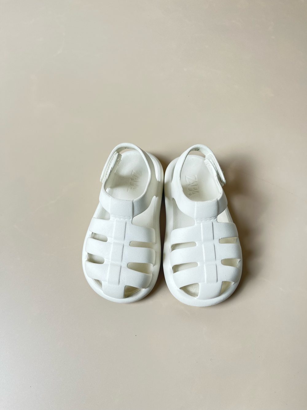 Sandal cao su bít mũi Zara màu trắng ( size: 21) - Ảnh 7