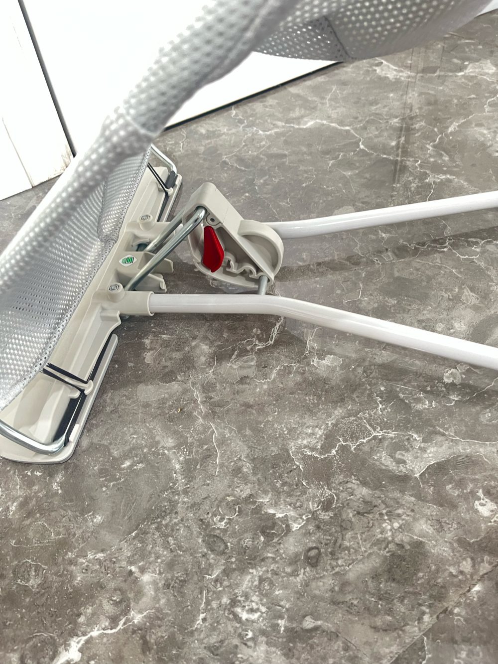Ghế rung Baby Bjorn vải lưới mesh (kèm thanh đồ chơi, còn túi đựng) - Ảnh 3