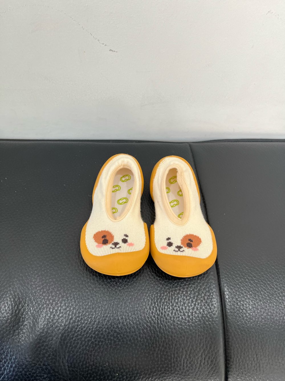 Giày công thái học trẻ em Ggomoosin hoạ tiết gấu vàng ( size: 125, lòng chân 11->12cm) - Ảnh 3