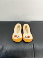 Giày công thái học trẻ em Ggomoosin hoạ tiết gấu vàng ( size: 125, lòng chân 11->12cm) - Ảnh 3