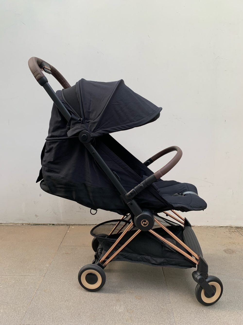 Xe đẩy gấp gọn Cybex Platinum Coya khung rosegold màu Sepia black kèm cup holder, áo mưa, túi vải đựng - Ảnh 28