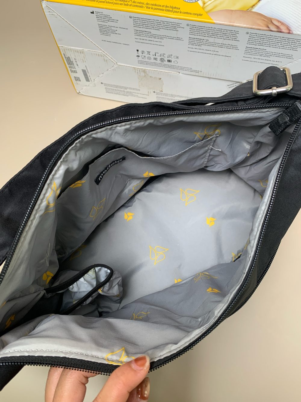 Máy hút sữa Medela Pump in style max flow (bản đầy đủ) kèm 1 bình trữ + núm ti (full box) - Ảnh 3