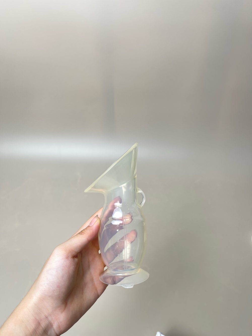 Set Cốc hứng sữa Medela và hộp miếng lót thấm sữa Pigeon 30 miếng. - Ảnh 11