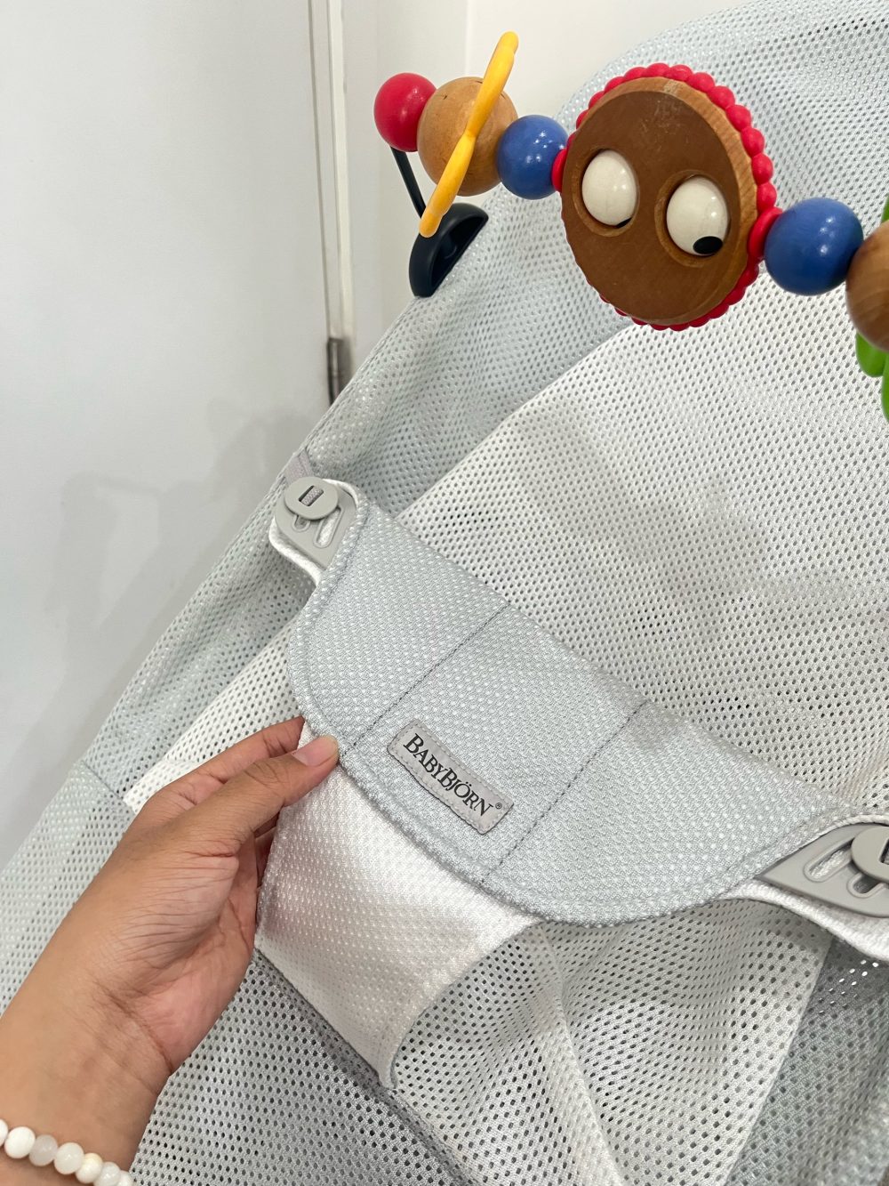 Ghế rung Baby Bjorn vải lưới mesh (kèm thanh đồ chơi, còn túi đựng) - Ảnh 9