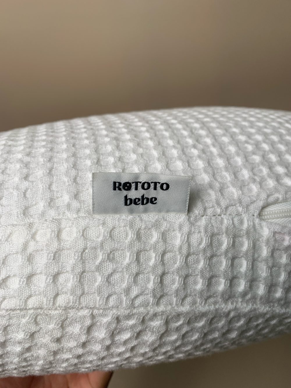 Gối chống trào ngược Rototo bebe vải Airmesh Waffle hoạ tiết trái tim - Ảnh 3