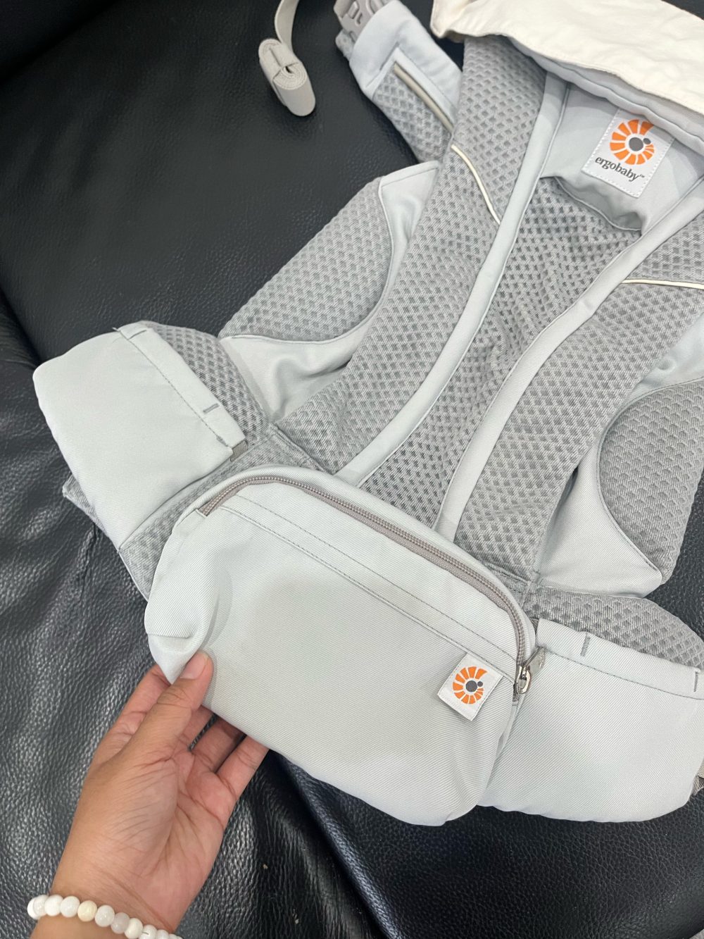 Địu Ergobaby Omni Breeze, Pearl Grey ( 0m-> 20kg, tặng kèm yếm địu) - Ảnh 2