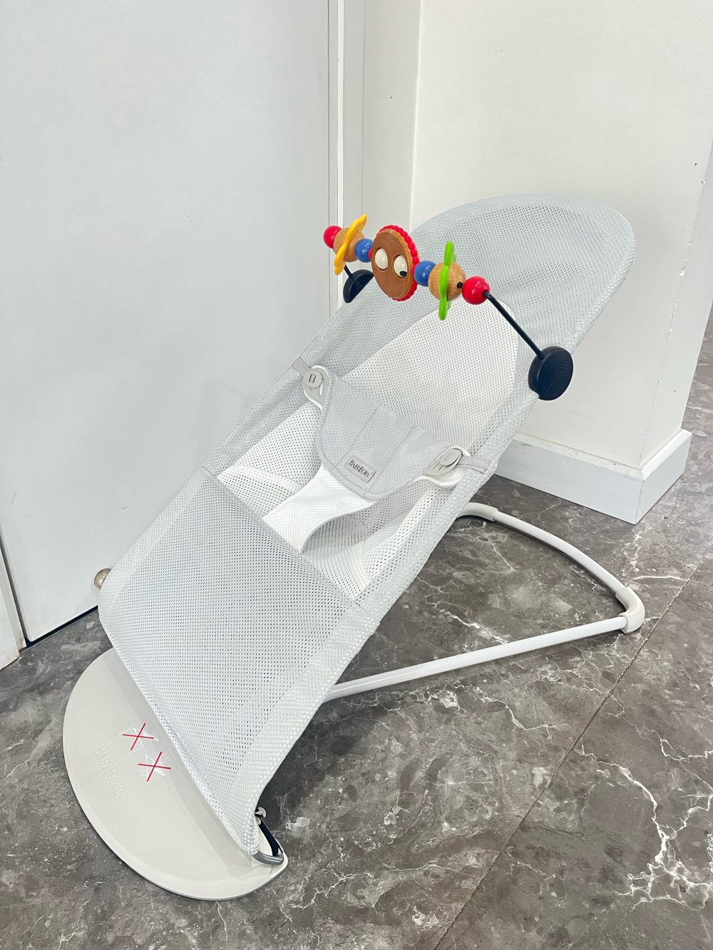 Ghế rung Baby Bjorn vải lưới mesh (kèm thanh đồ chơi, còn túi đựng) - Ảnh 8