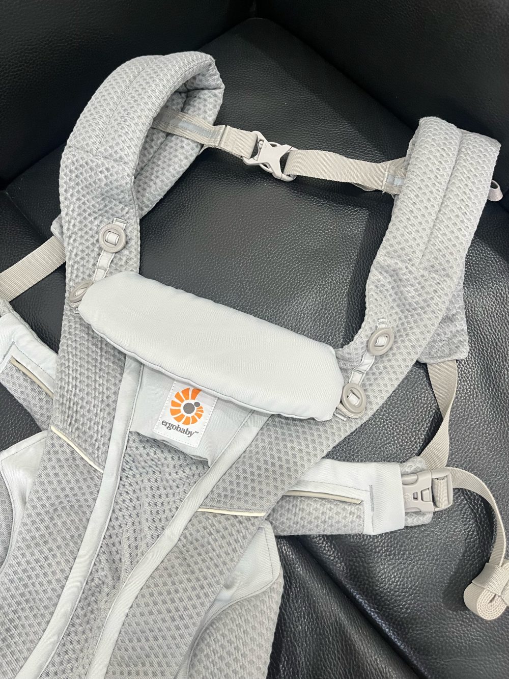 Địu Ergobaby Omni Breeze, Pearl Grey ( 0m-> 20kg, tặng kèm yếm địu) - Ảnh 4