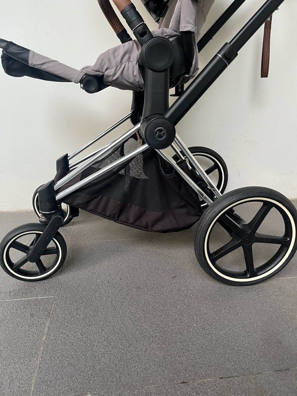 Xe đẩy Cybex Priam 3 khung bạc( size: 0->4y, tối đa 25kg) kèm cúp holder - Ảnh 20