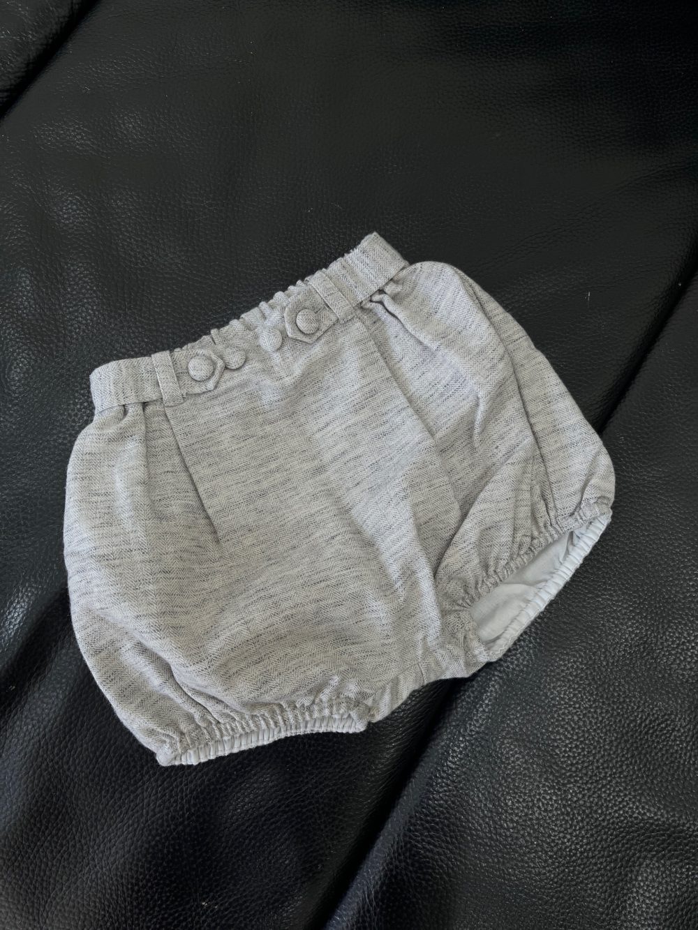 Set áo phối ren trắng, quần bí màu xám Nous Petit à petit (size 6m) - Ảnh 3
