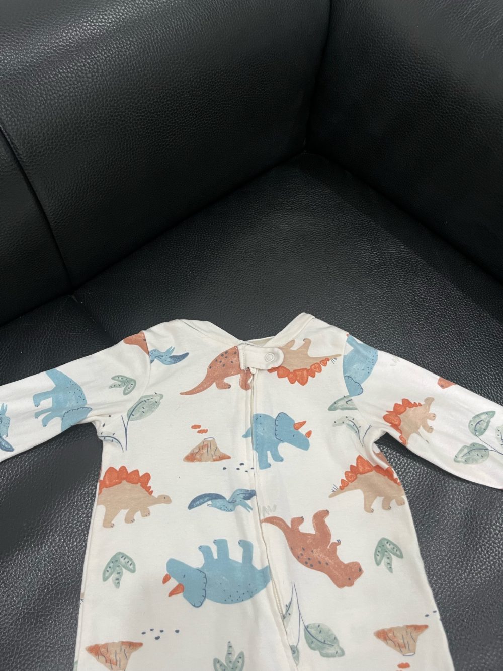 Set 2 sleepsuit Carter’s hoạ tiết khủng long, vịt ( size: 6m) - Ảnh 2
