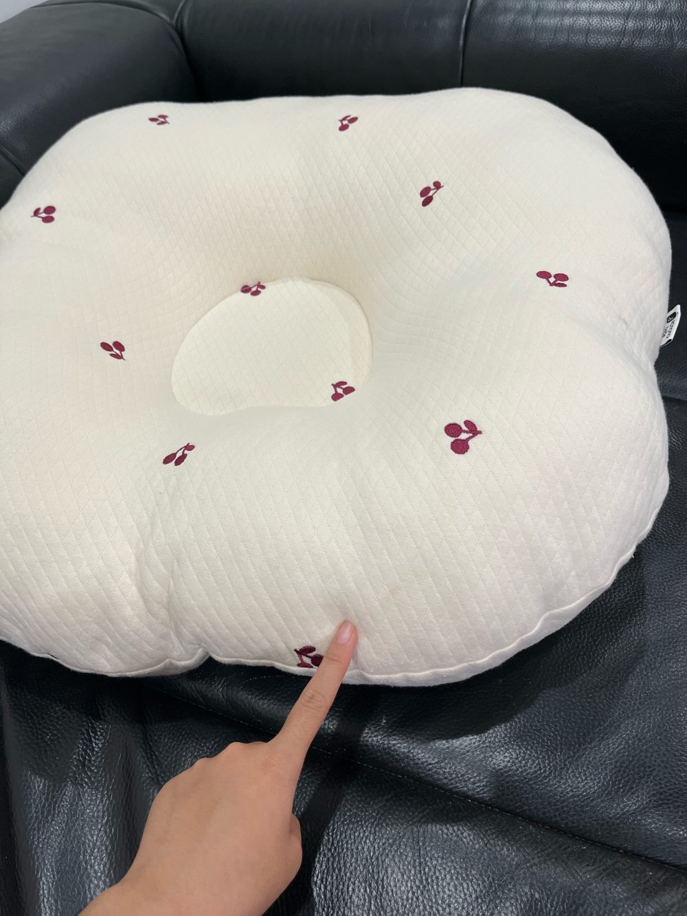Gối chống trào ngược Rototo bebe cotton lụa hoạ tiết cherry ( còn túi đựng) - Ảnh 13