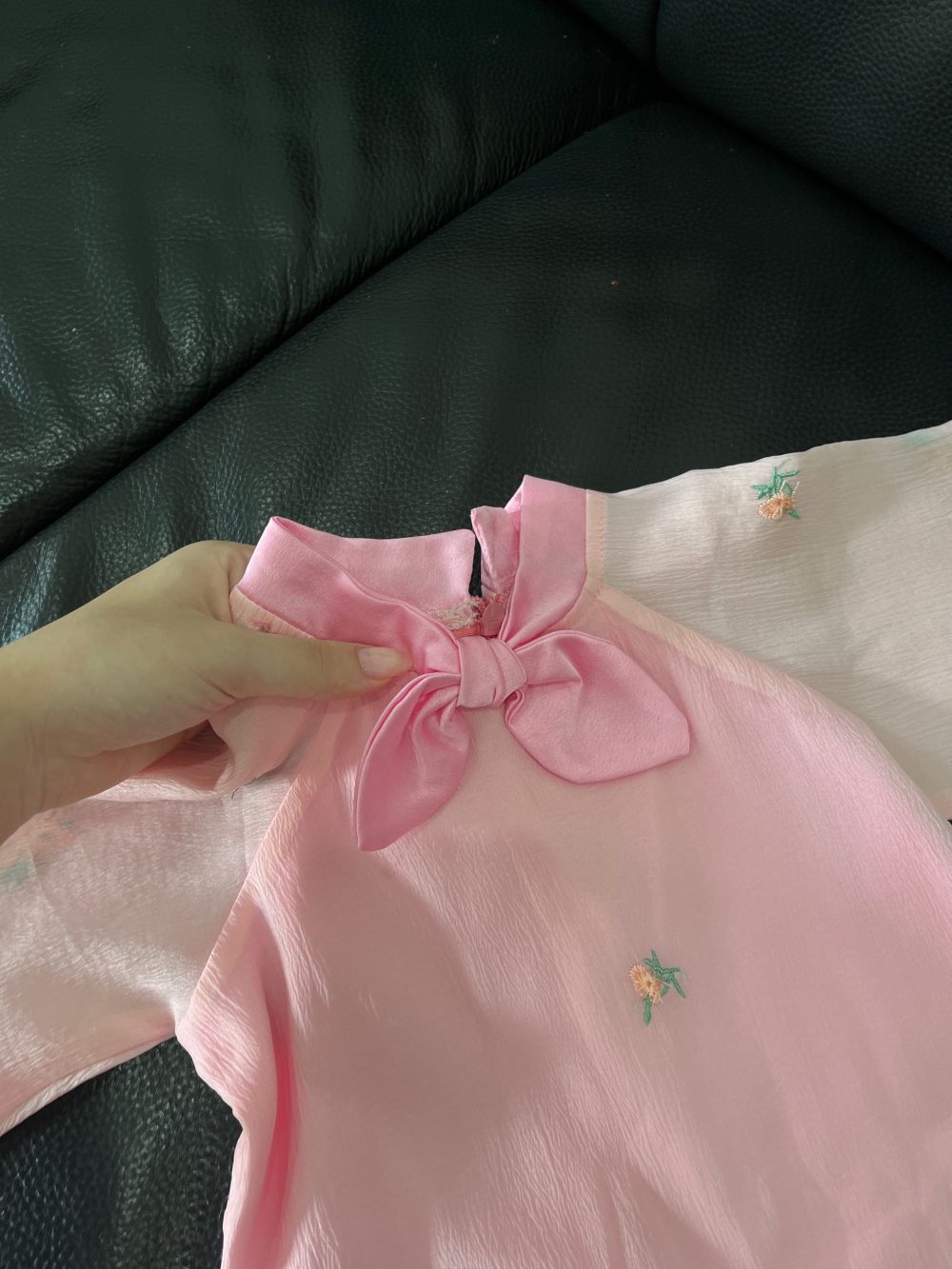 Set áo dài hồng phối quần lụa xanh tặng kèm bodysuit Obaibi màu xanh (size: 9→12m) - Ảnh 19