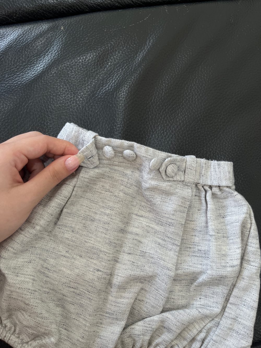 Set áo phối ren trắng, quần bí màu xám Nous Petit à petit (size 6m) - Ảnh 9