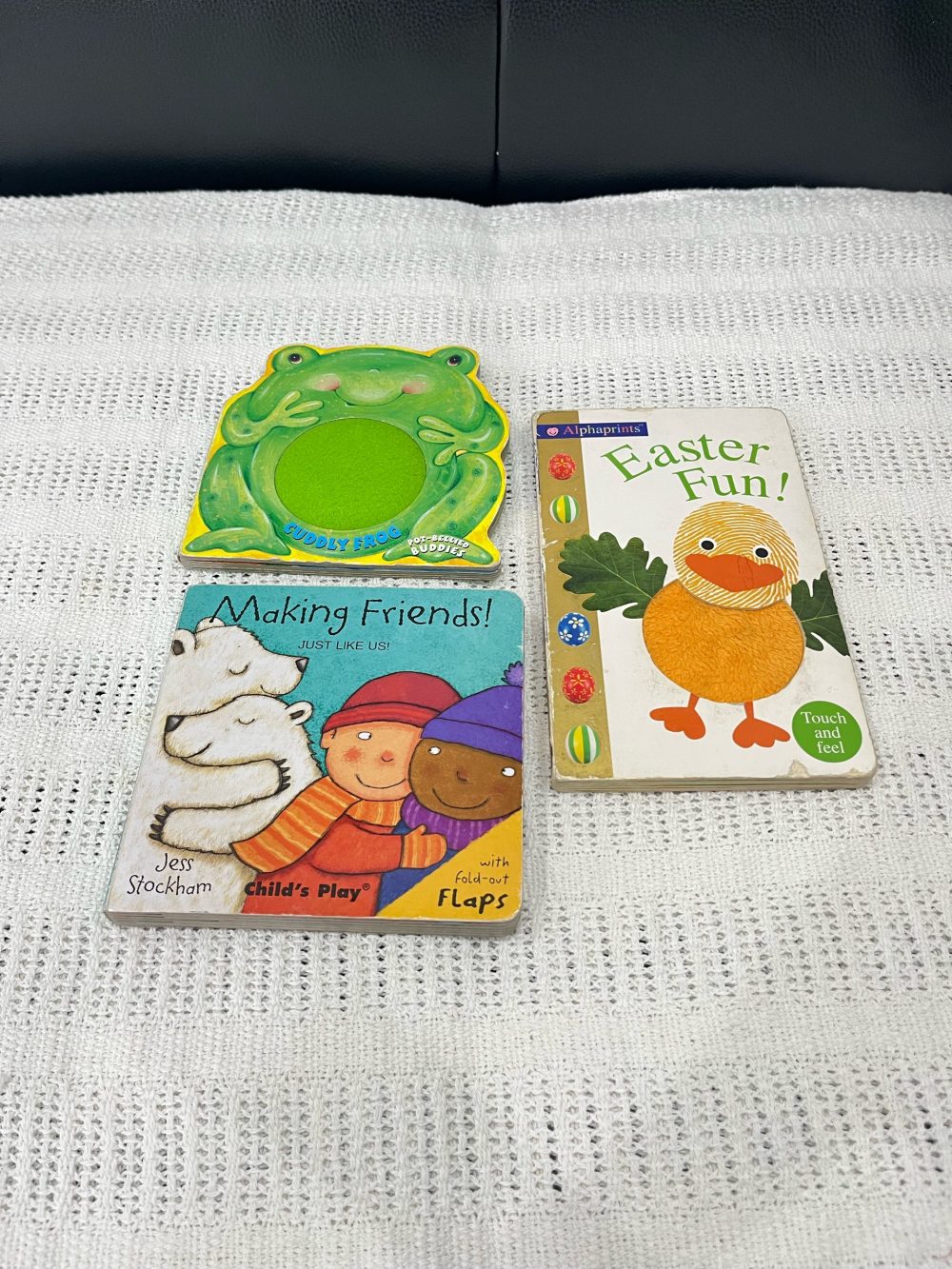 Set 3 cuốn sách tương tác Cuddly Frog, Alphaprints: Easter Fun và Making Friends - Ảnh 7
