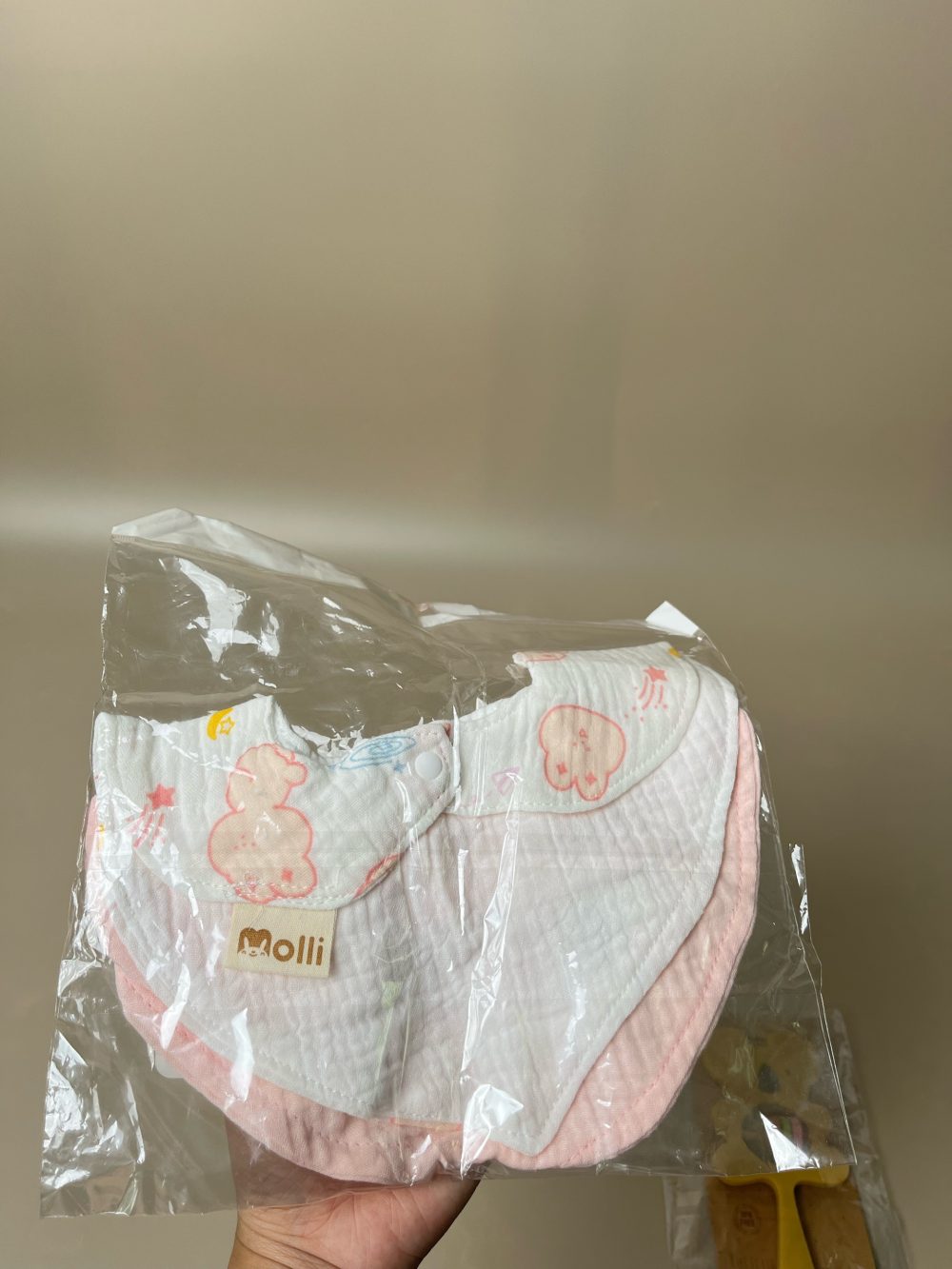 Set 2 yếm xô molli và đồ chơi cầm tay con gấu - Ảnh 5