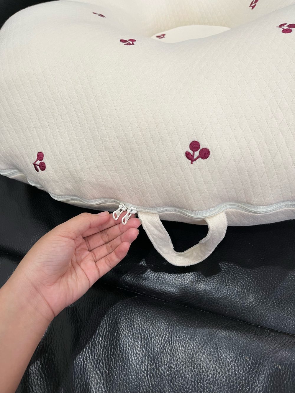 Gối chống trào ngược Rototo bebe cotton lụa hoạ tiết cherry ( còn túi đựng) - Ảnh 14