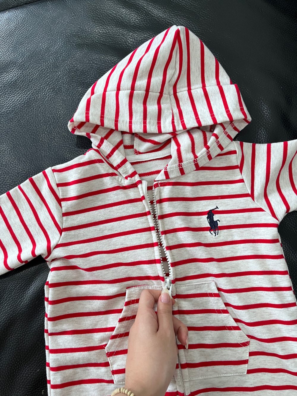 Sleepsuit họa tiết Santa Carter’s màu hồng tặng kèm hoodie suit trắng sọc đỏ (size 12→18m) - Ảnh 11