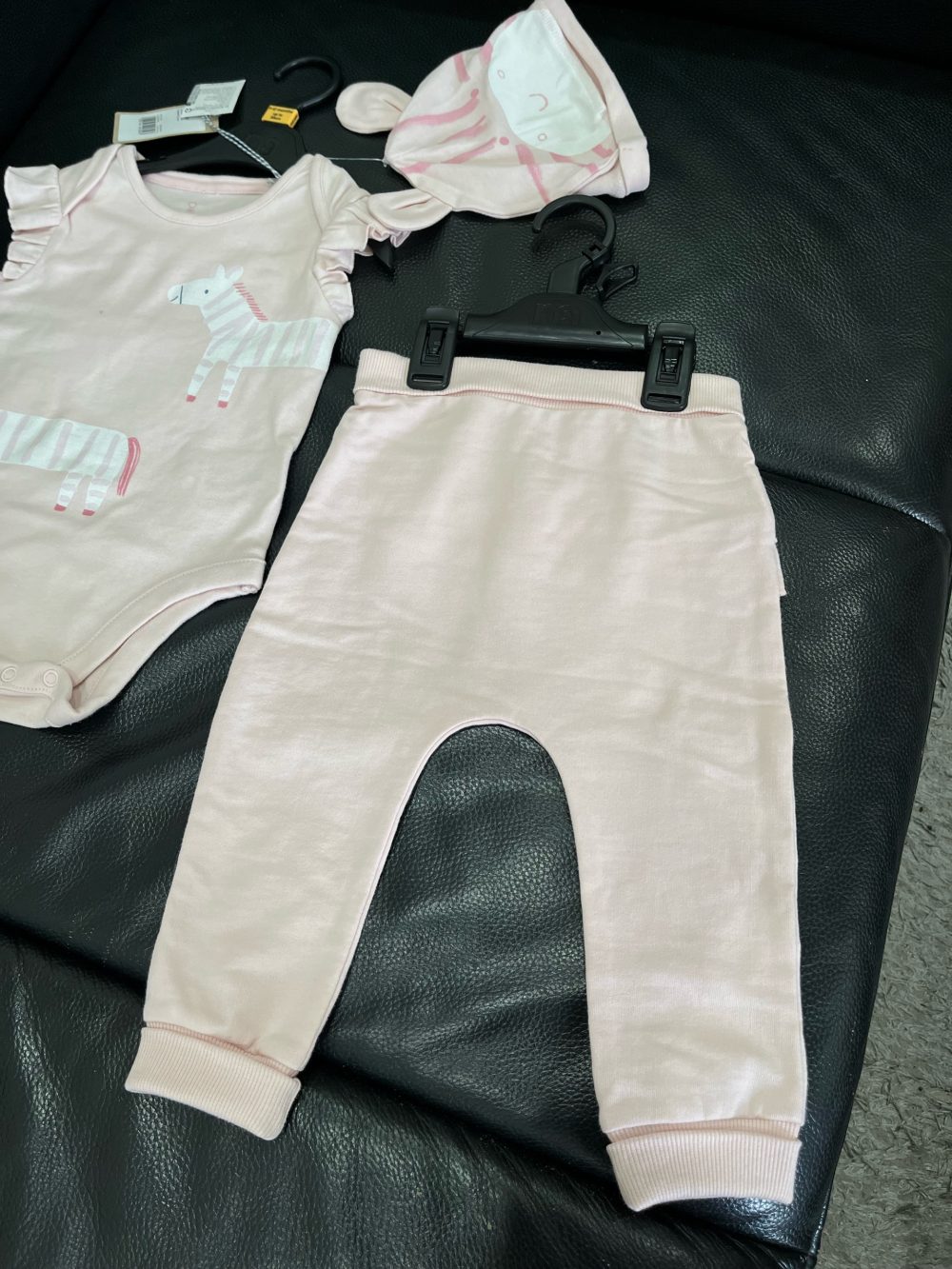 Set bodysuit, quần dài và mũ Mothercare màu hồng (size:9→12m) - Ảnh 2