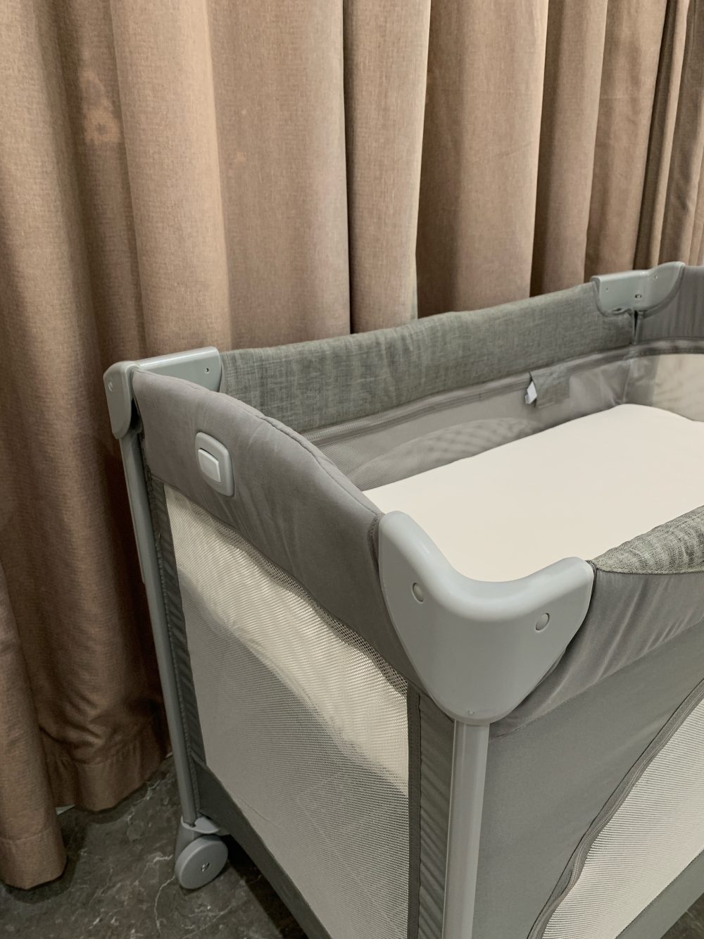Giường cũi gấp gọn Joie Kubbie Sleep Foggy Gray - Ảnh 11