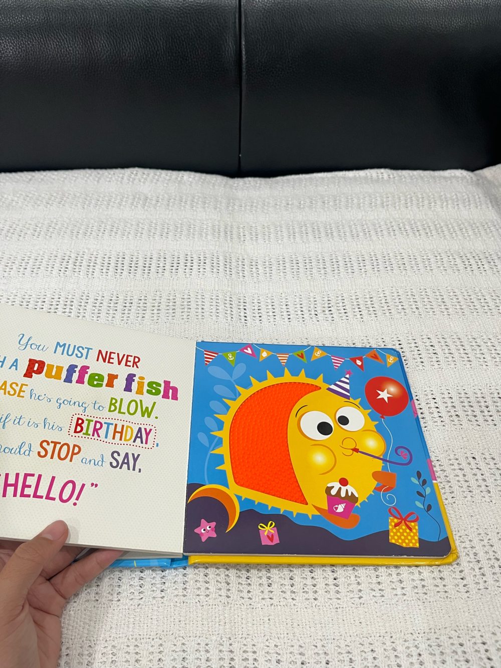 Set 2 cuốn sách tương tác "Never Touch a Shark!" và sách gulp - Ảnh 6