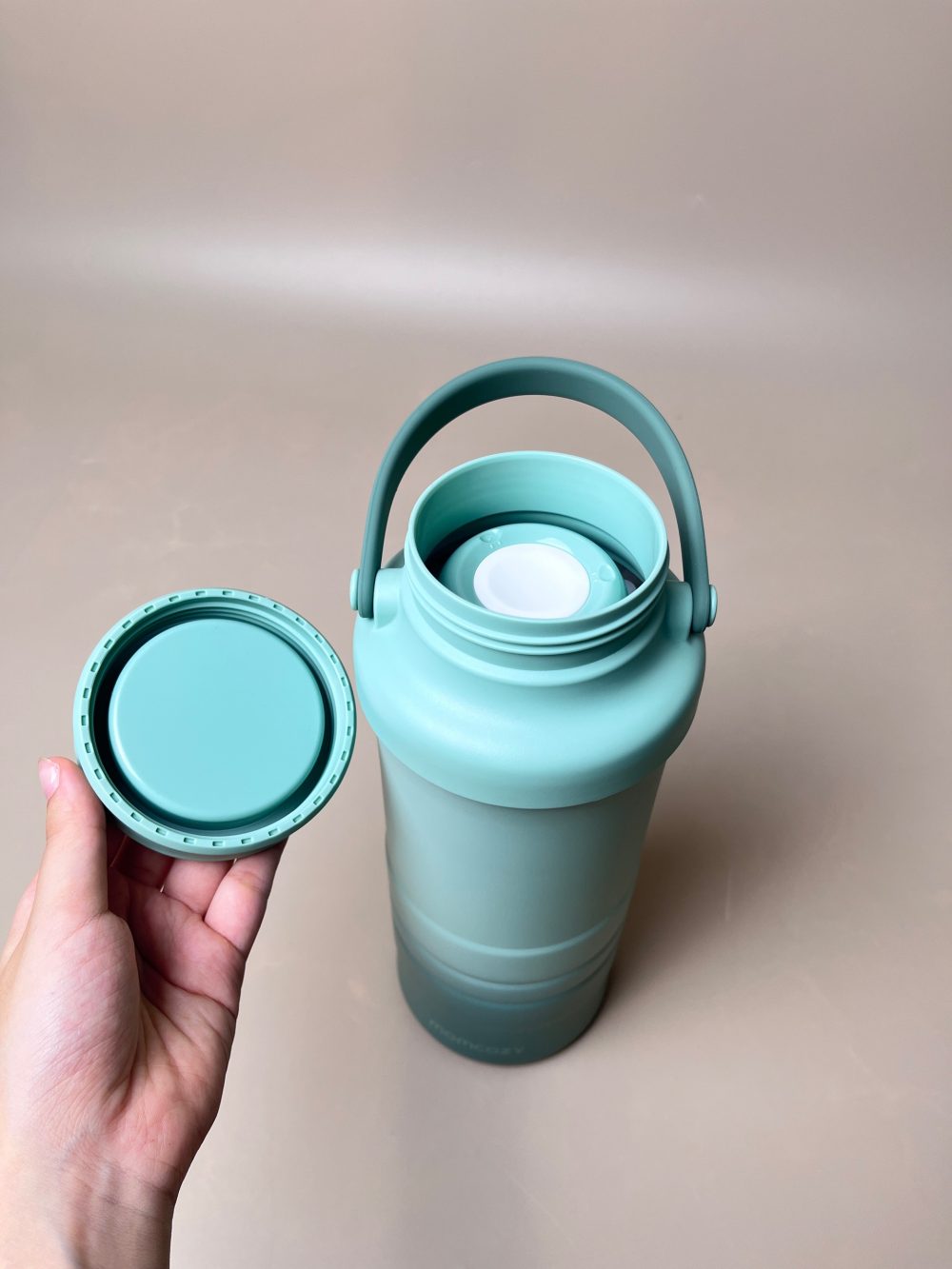 Bình giữ lạnh sữa mẹ di động Momcozy màu xanh size 22oz (no box) - Ảnh 5