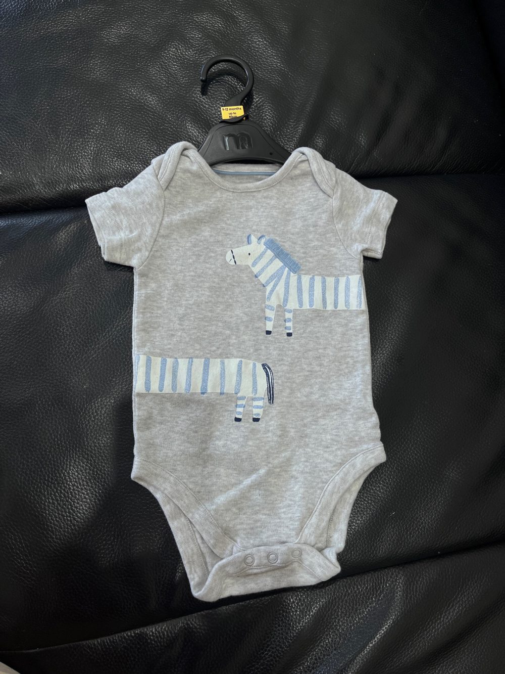 Set bodysuit, quần dài và mũ Mothercare màu xám (9→12m) - Ảnh 8