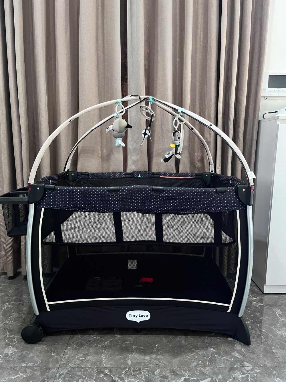 Giường cũi 6 trong 1 Tiny Love Grow Activity Play Yard - Ảnh 11