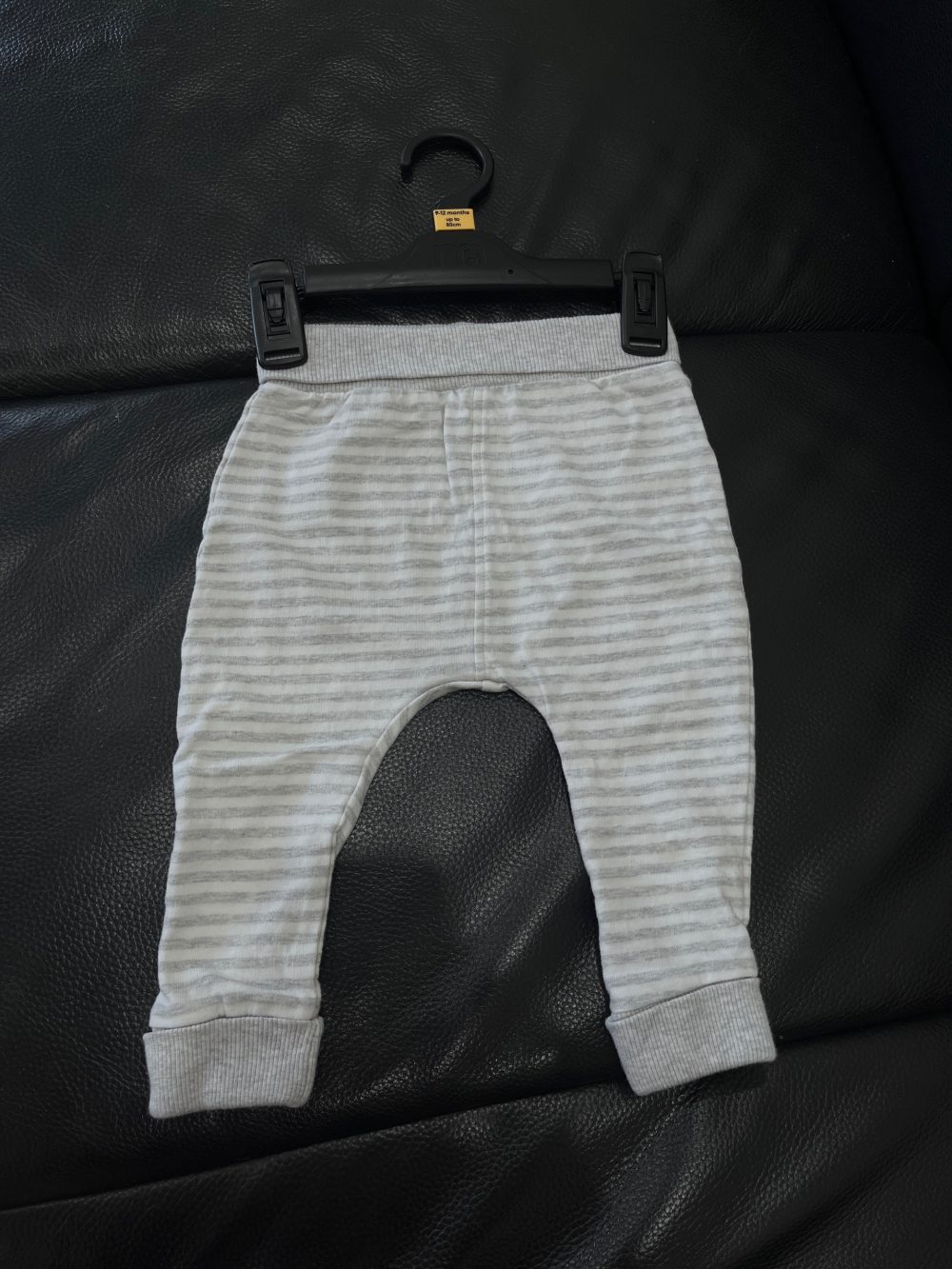 Set bodysuit, quần dài và mũ Mothercare màu xám (9→12m) - Ảnh 10