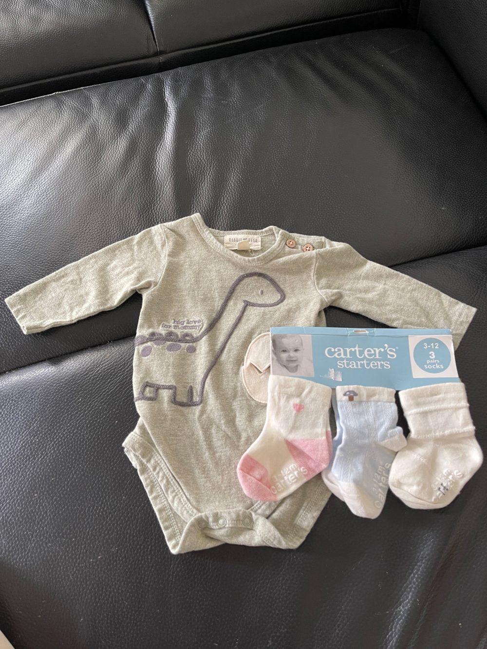 Set bộ bodysuit tay dài khủng long Rabbit Bear và combo 3 đôi tất Carter’s - Ảnh 10
