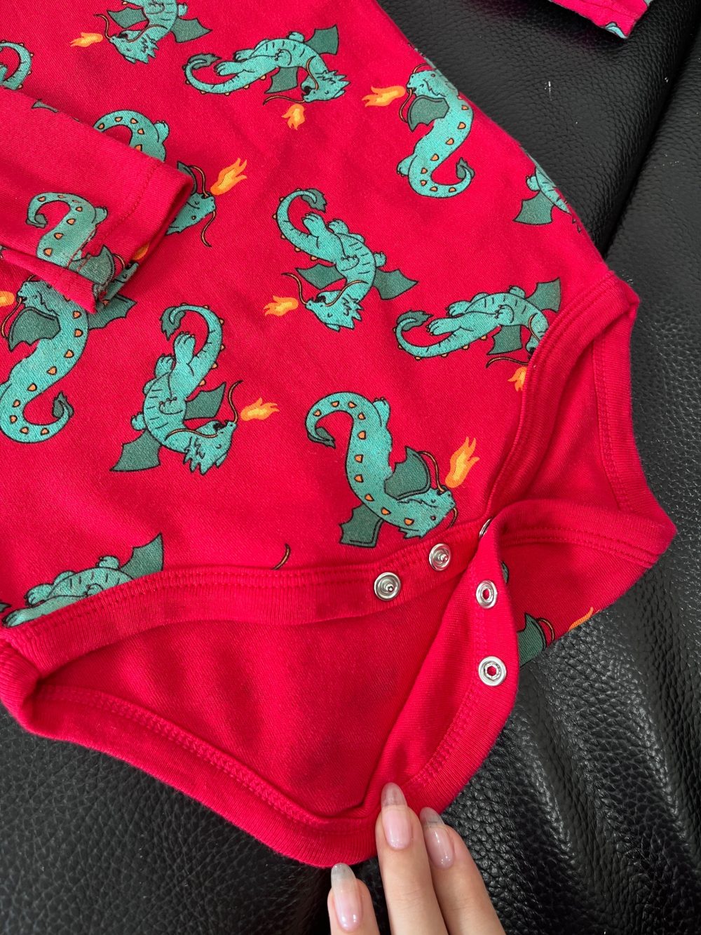 Bodysuit Zara họa tiết rồng màu đỏ (12-18m) - Ảnh 2